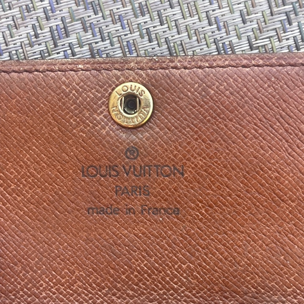 Authentic Louis Vuitton Brown monogram Key Holder key fob - Picture 11 of 14